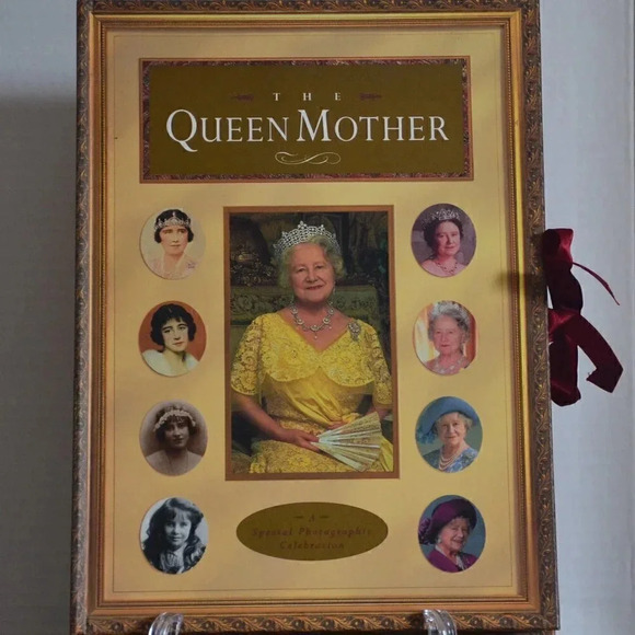 The Queen Mother - A  Special Photographic Celebration Book - Picture 1 of 4